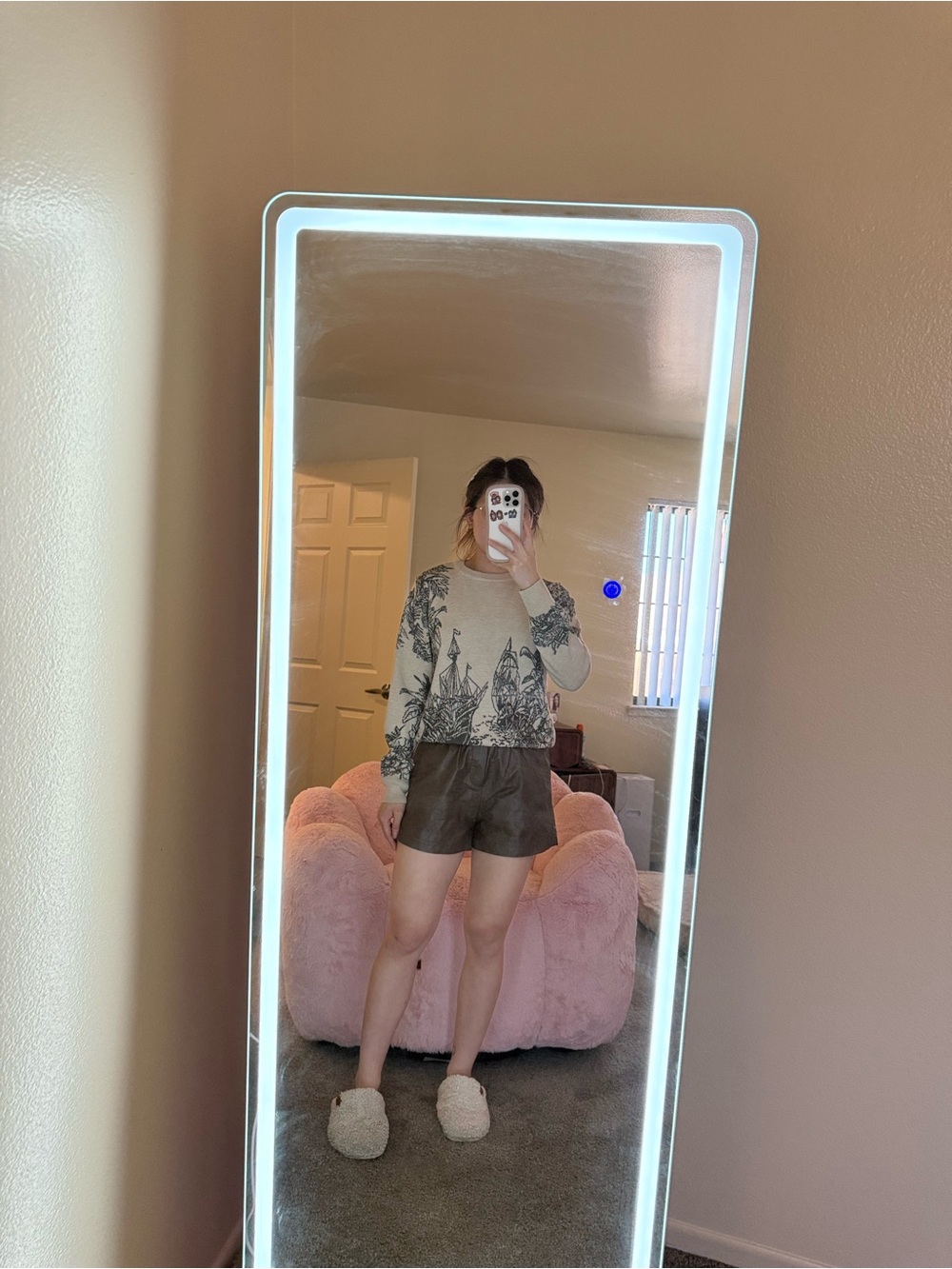 Women’s Cream Graphic Crewneck Sweater
